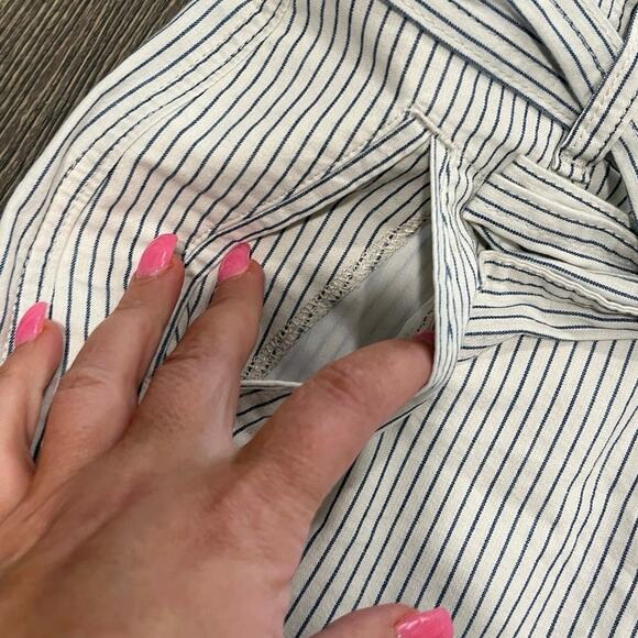 American Eagle Hi-Rise Tie Waist Shorts High Rise Striped Black White Size 6 - Picture 3 of 7